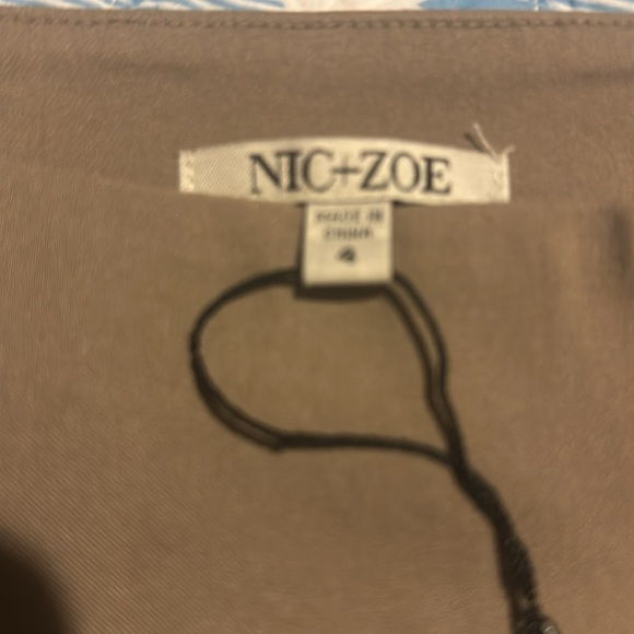 NEW NIC+ZOE WONDERSTRETCH POCKET STRAIGHT LEG PANT Color
MUSHROOM - Picture 9 of 17